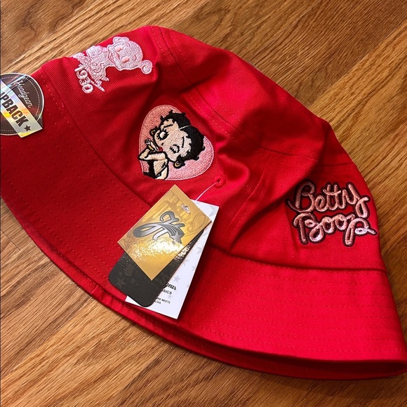 Head Gear Red Bucket Hat with Betty Boop Cartoon Patches o/s Adult new - Picture 8 of 9